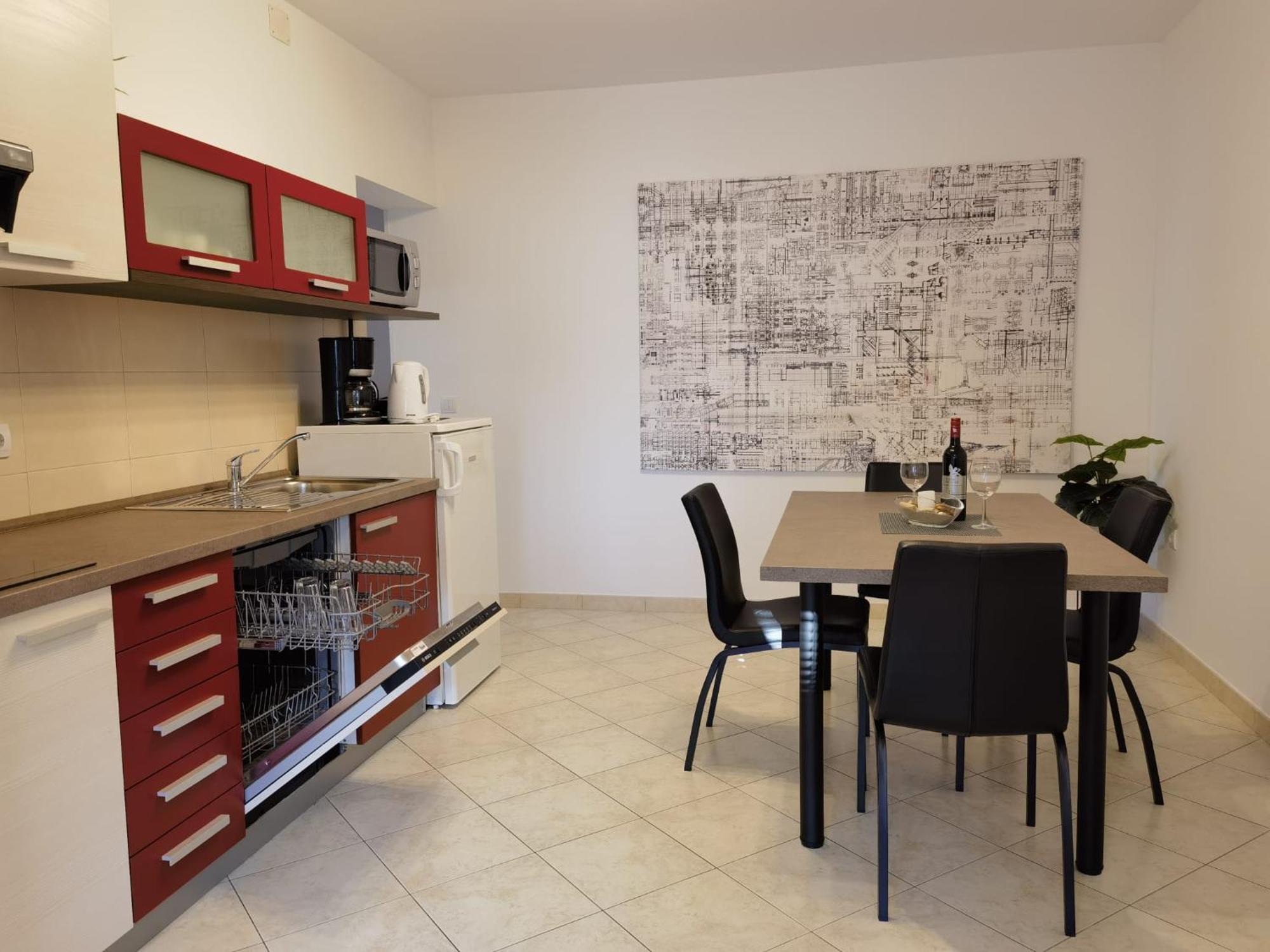 Stay In The Heart Of Porec - 50M To The Beach Екстериор снимка